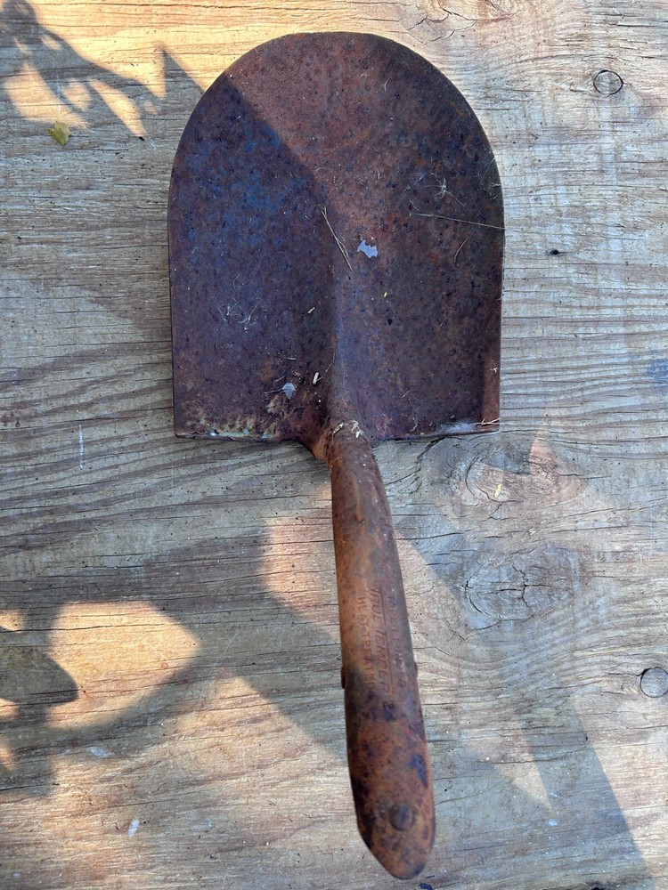 Razor Back no handle Rusty Rustic Original Vintage Primitive Metal Shovel