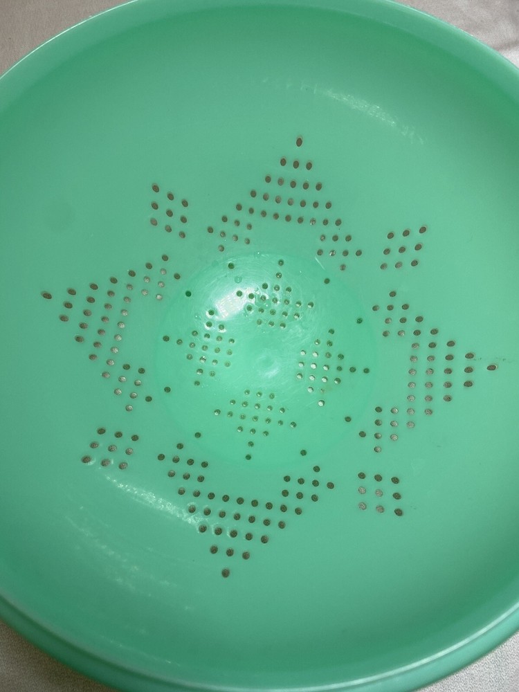 Tupperware Jadeite Green Colander Strainer Sifter Bowl 339-2 Star Pattern + Grid