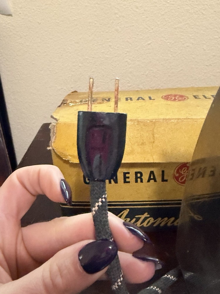 Vintage GE General Electric Automatic Iron Model 149F32 Original Box