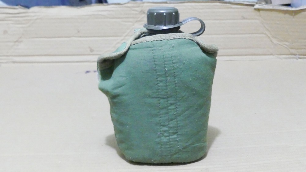 US MILITARY 1 QUART OD GREEN PLASTIC CANTEEN