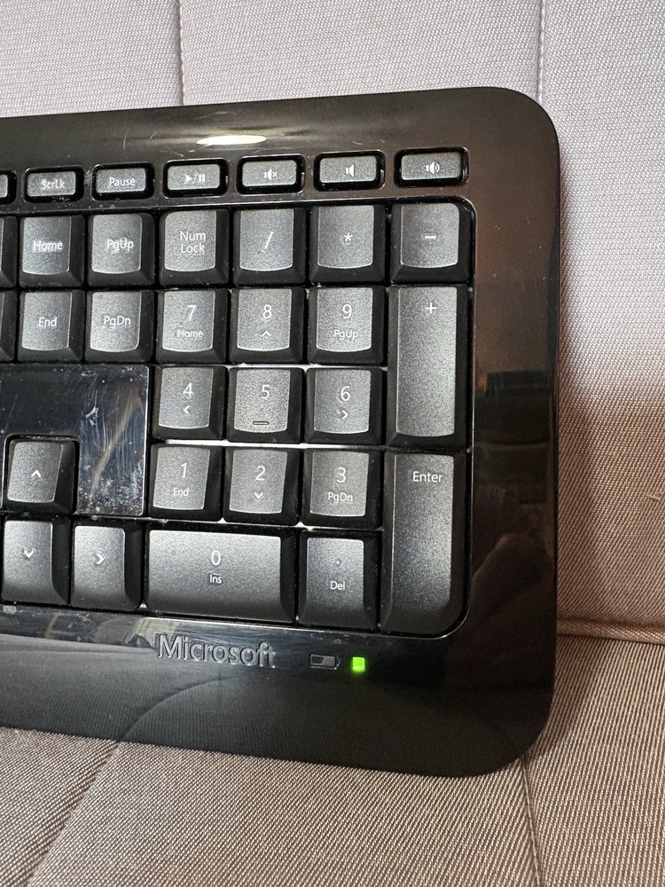 Microsoft Wireless 850 Desktop Keyboard/Mouse PY9-00002 Combo with USB Dongle