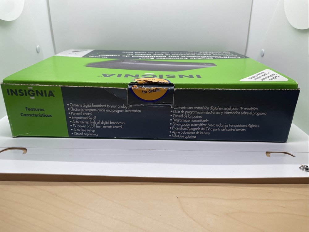 Insignia NS-DXA1 Digital-to-Analog Converter console And Controller