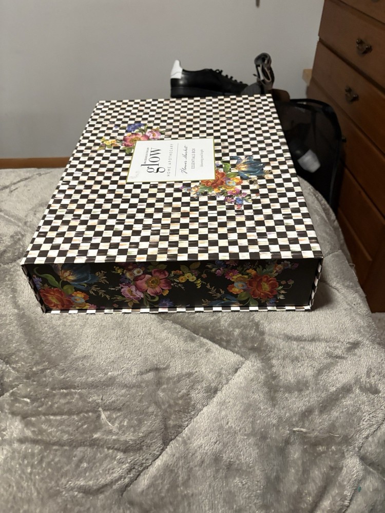 McKenz Childs Make Up Gift Set
