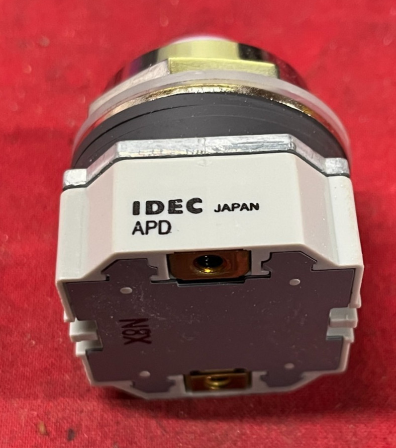 IDEC APDN8X PILOT LIGHT COLOR: WHITE HARDWARE INCLUDED