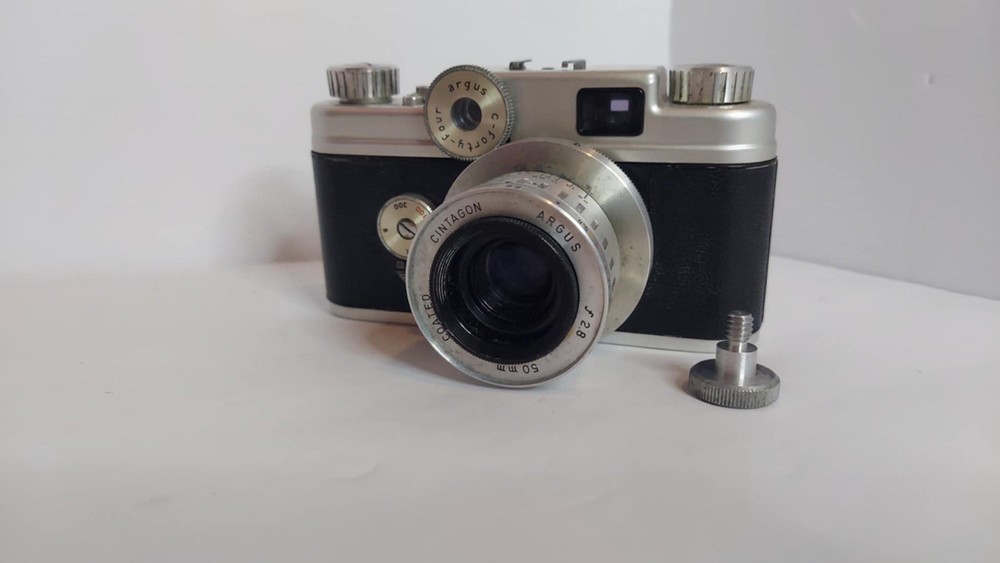 Argus C 44 35mm Camera In Original Leather Case UNTESTED