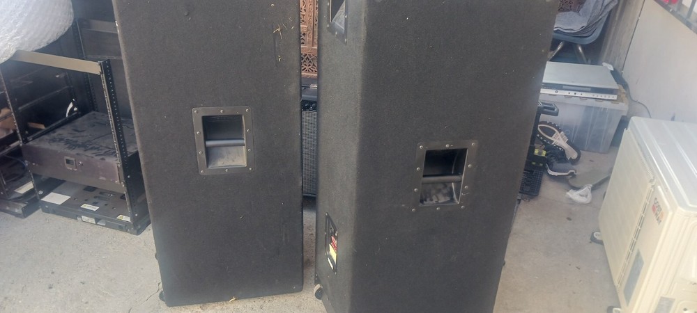 Harbinger HX152 TOWER SPEAKERS ROLLING WHEELS