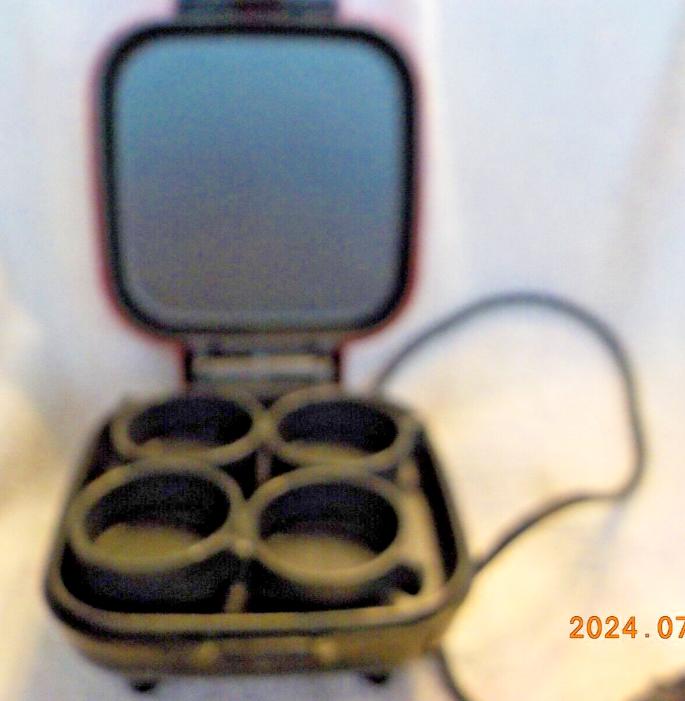 DASH Portable Egg Bite Maker with 4 Silicone Molds And Griddle In Red
