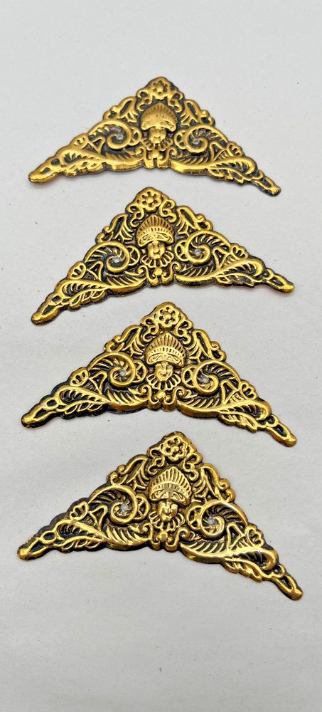 Case Pressed Brass Corner Accent Pieces. Set of 4.  (CM87-9779)