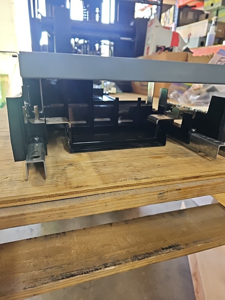 Square D 30 Amp Main Panelboard INTERIOR 480/277V MCB 18C NF