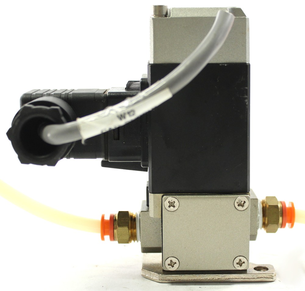 SMC SOLENOID VALVE VS3115 DC24V