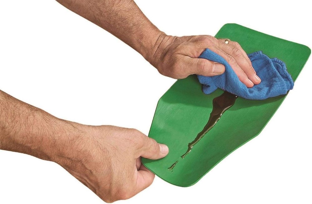 Versatile 6.75" Green Rubber Funnel by Formafunnel - Customized for Every Pour