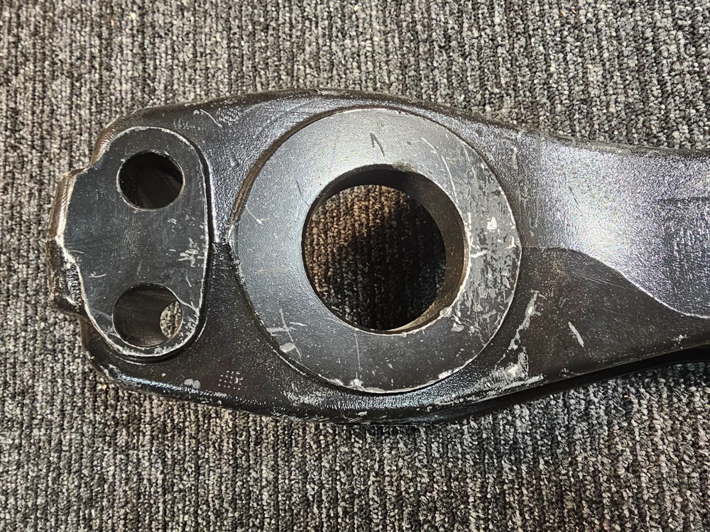 PACCAR ENGINE CROSSMEMBER SUPPORT BRACKET MOUNT A24-6680 04088CA