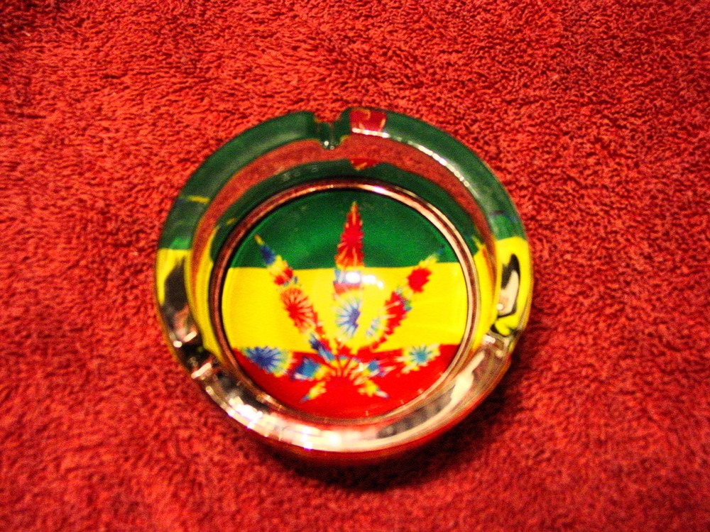 TYE DYE RASTA  LEAF ASHTRAY #10 ( LARGE )