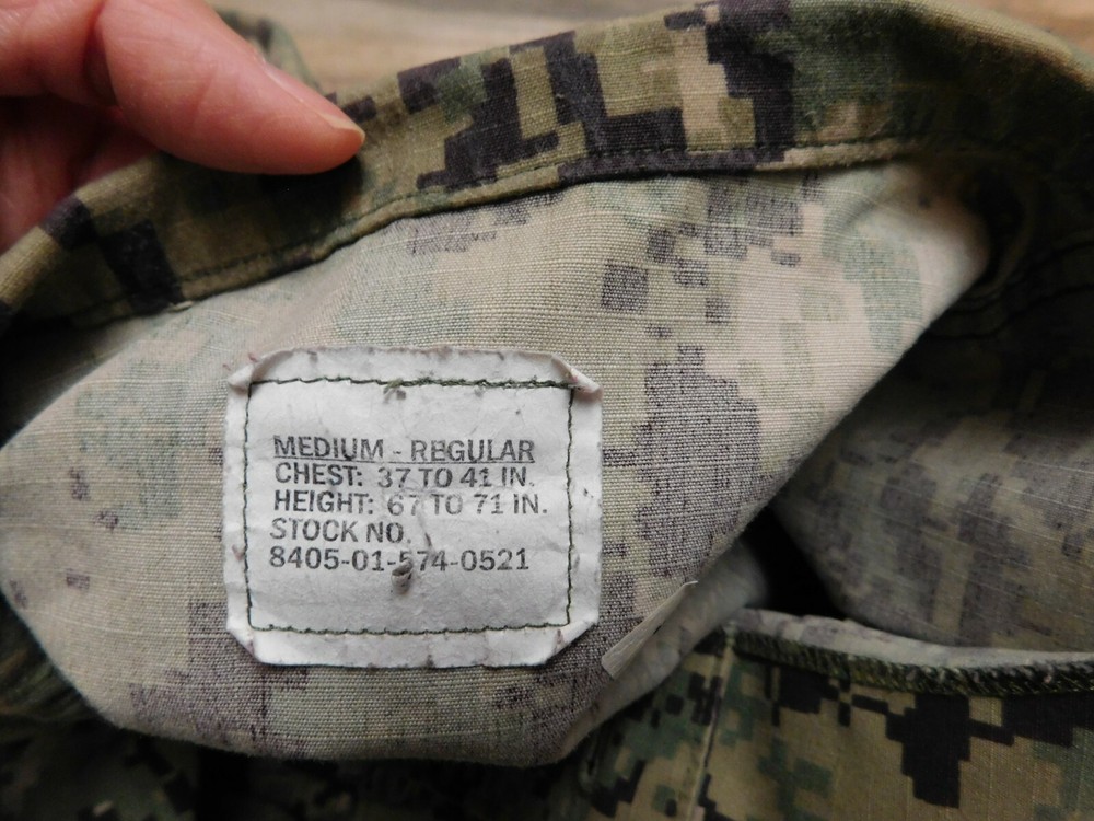 US NAVY WORKING BLOUSE COAT SIZE MEDIUM - REGULAR