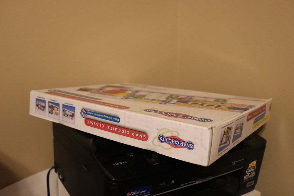 Snap Circuits Classic SC-300 Electronics Exploration Kit Over 300 Projects NEW