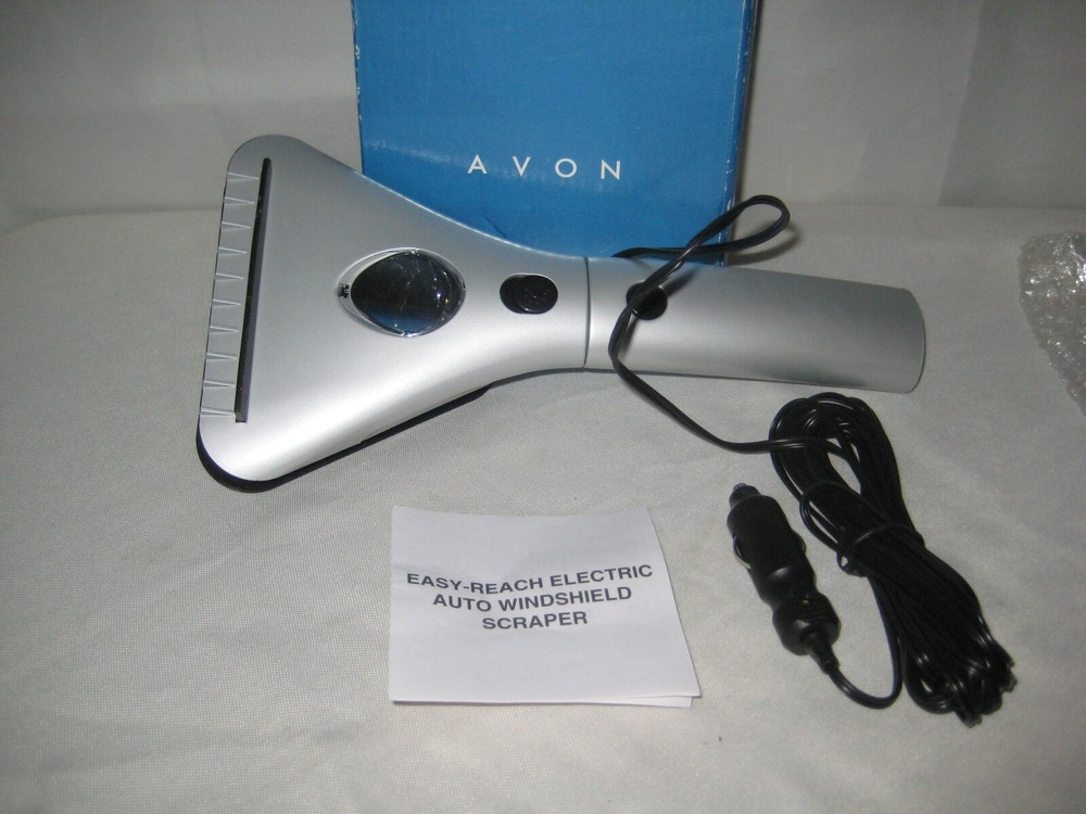 New Avon Easy Reach Auto Windshield Scraper Plugs into 12 Volt Socket