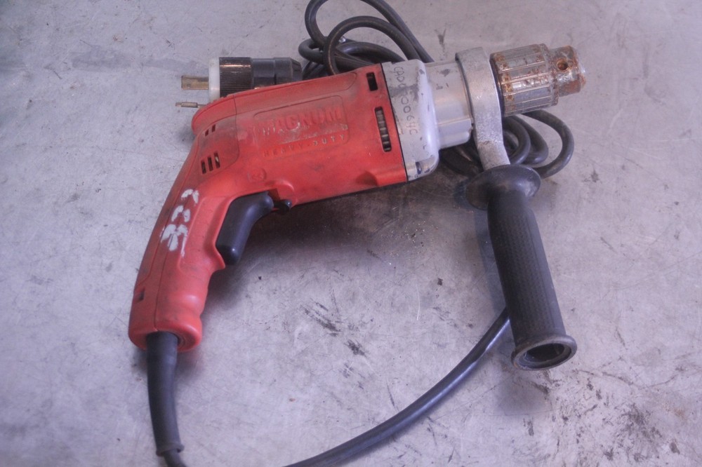 MILWAUKEE 1/2" MAGNUM DRILL