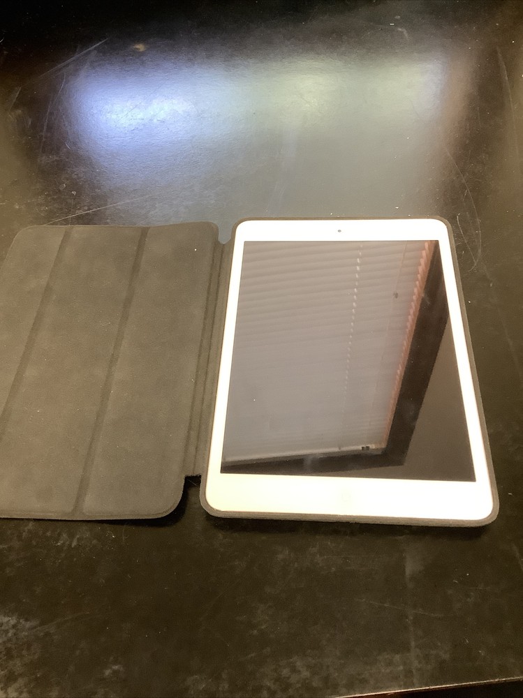 Apple iPad mini 2 16GB 7.9in Silver A1490 White