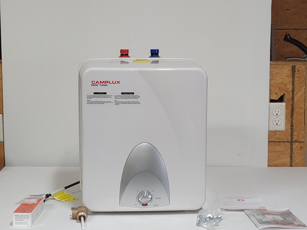 CAMPLUX 6 Gal.  Plug In Water Heater Electric EUC READ