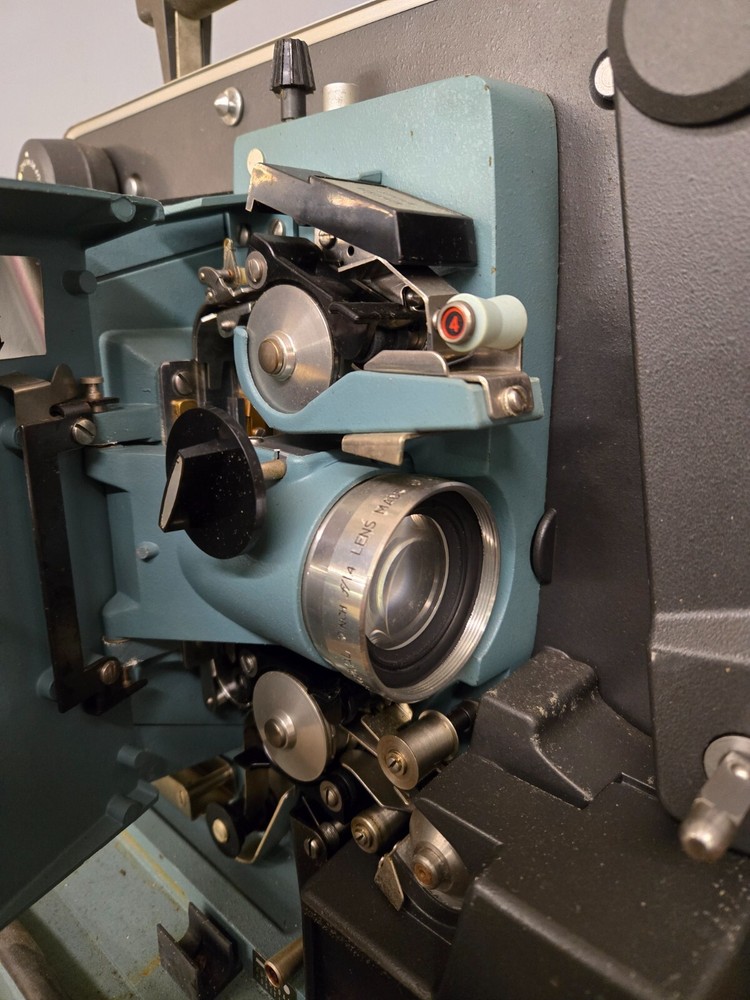 BELL & HOWELL 540 FILMSOUND SPECIALIST 16MM PROJECTOR -Untested