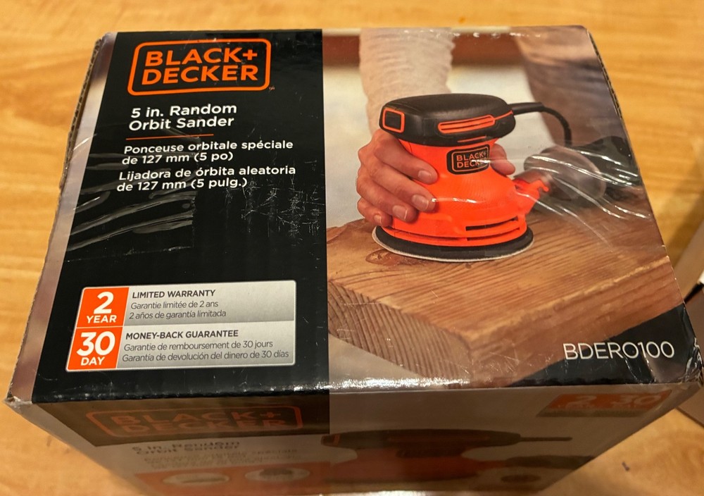 BLACK & DECKER: 5" Random Orbit Sander (BDERO600) + Extra