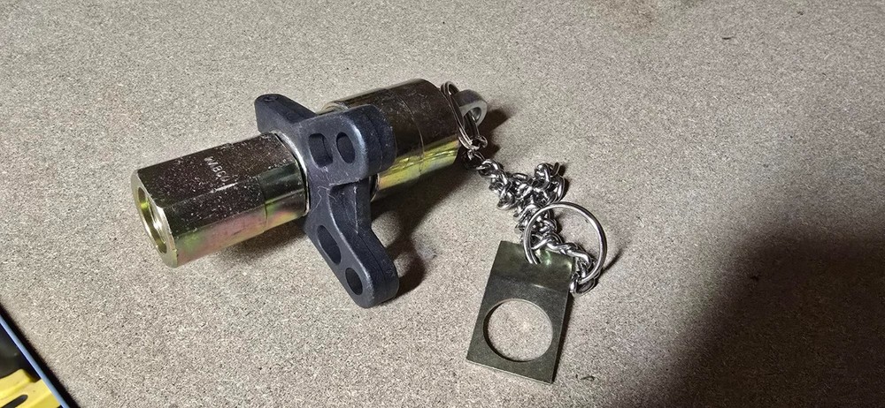 DENEL VEHICLE SYSTEMS QUICK DISCONNECT PLUG 010352 4730-01-547-3669