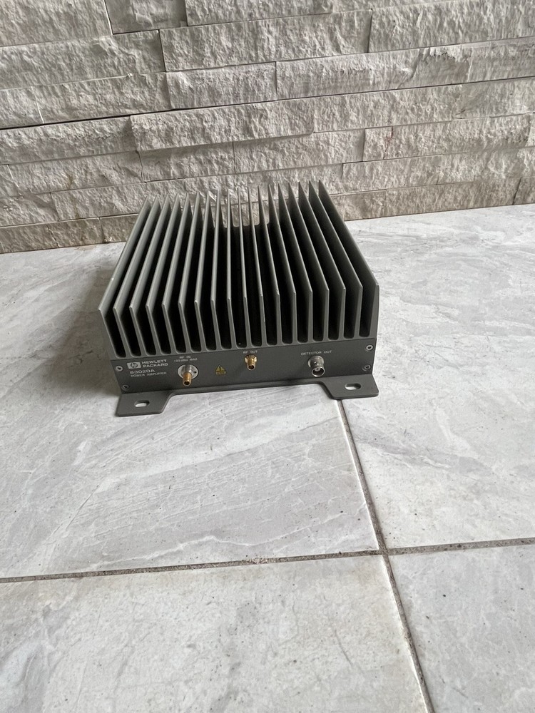 Hewlett Packard 83020A 2-26.5 GHz Microwave System Power Amplifier