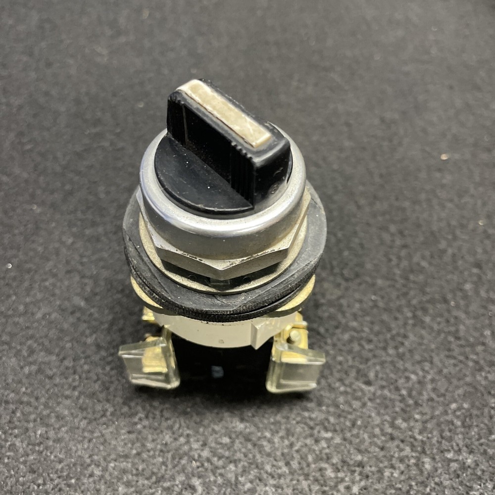 ALLEN BRADLEY 800T-J2 SELECTOR SWITCH 4wire (st09)