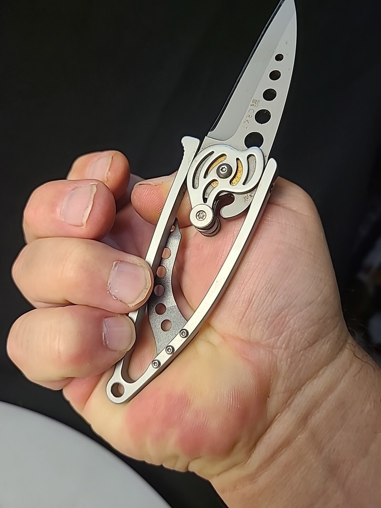 Von Hoy crkt knife Opens from side outward both ways