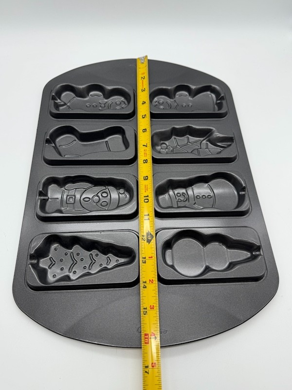 Wilton Christmas Cookie/Cake Pops 8 Cavity Baking Pan