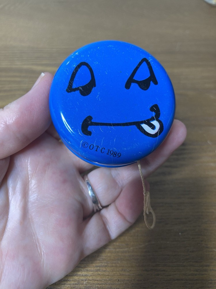 Vintage Yo-yo Blue Smiley Face Metal 1989