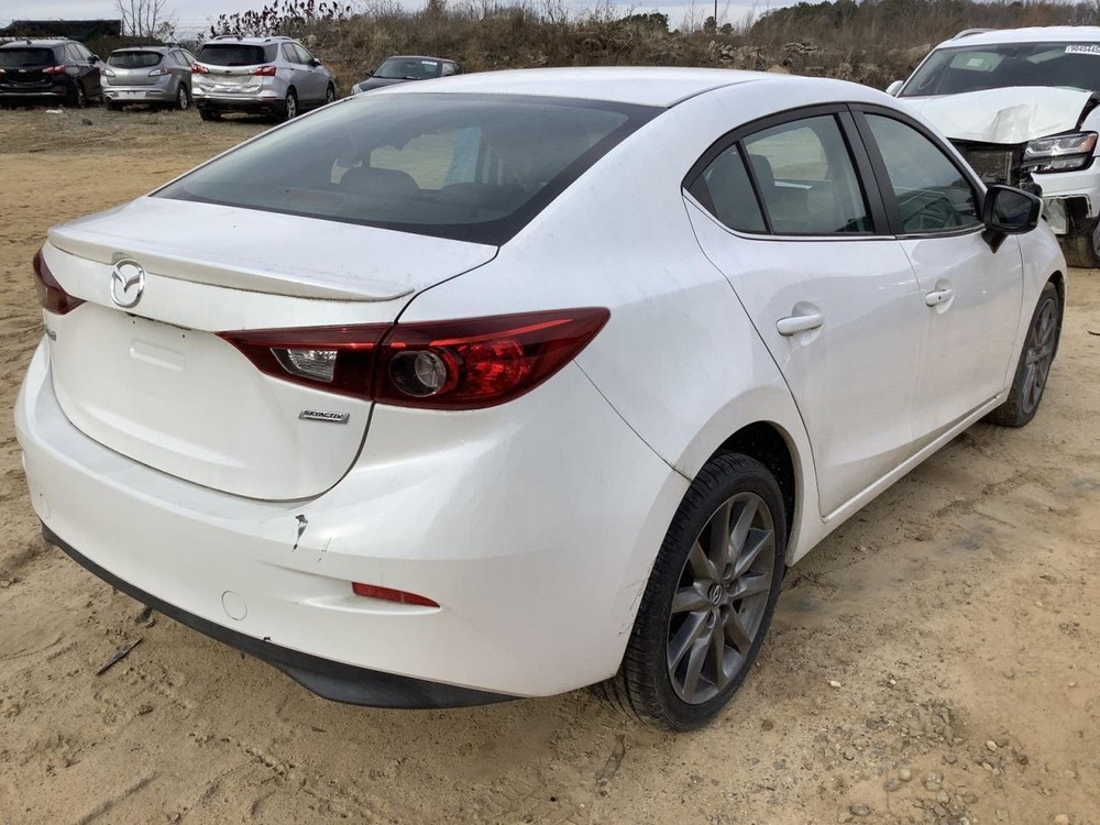 3 2018 Glove Box 4916502