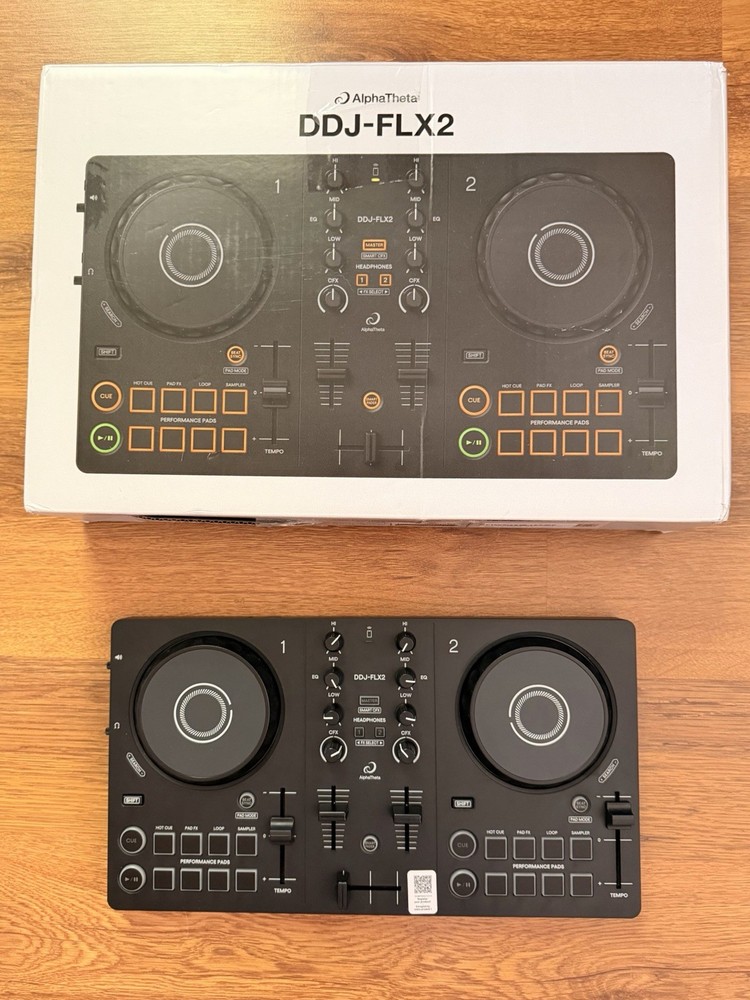 AlphaTheta DDJ-FLX2 DJ Controller Package Black w/ Case and original packaging