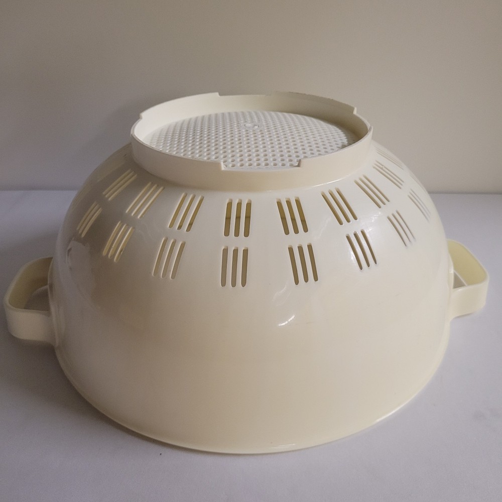 Vintage Kamenstein Colander Strainer Off White 11” Diameter Sturdy Thick Plastic