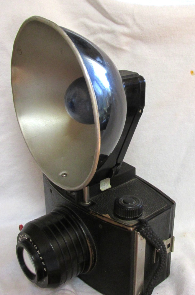 VINTAGE 1940s ANSCO PIONNER CAMERA w/ FLASH & BULB