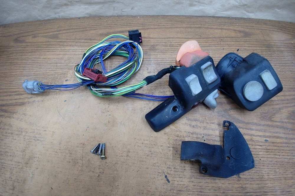 2003 BMW K1200LT LEFT HAND SWITCH CONTROL BUTTON