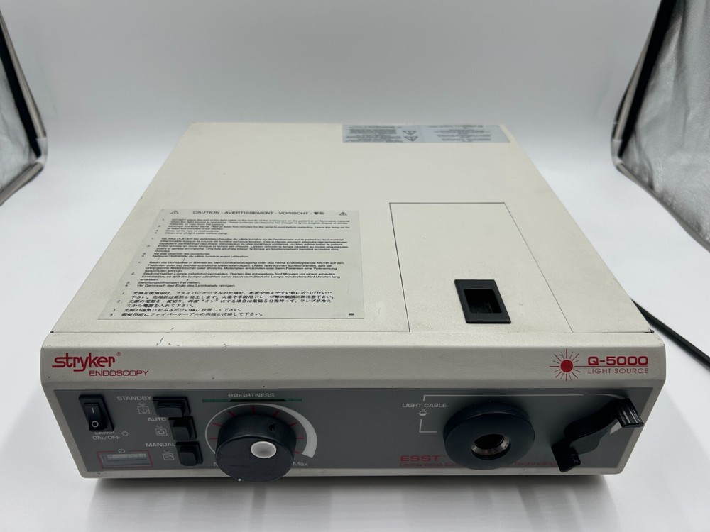 Stryker 220-180-000 Q5000 Light Source