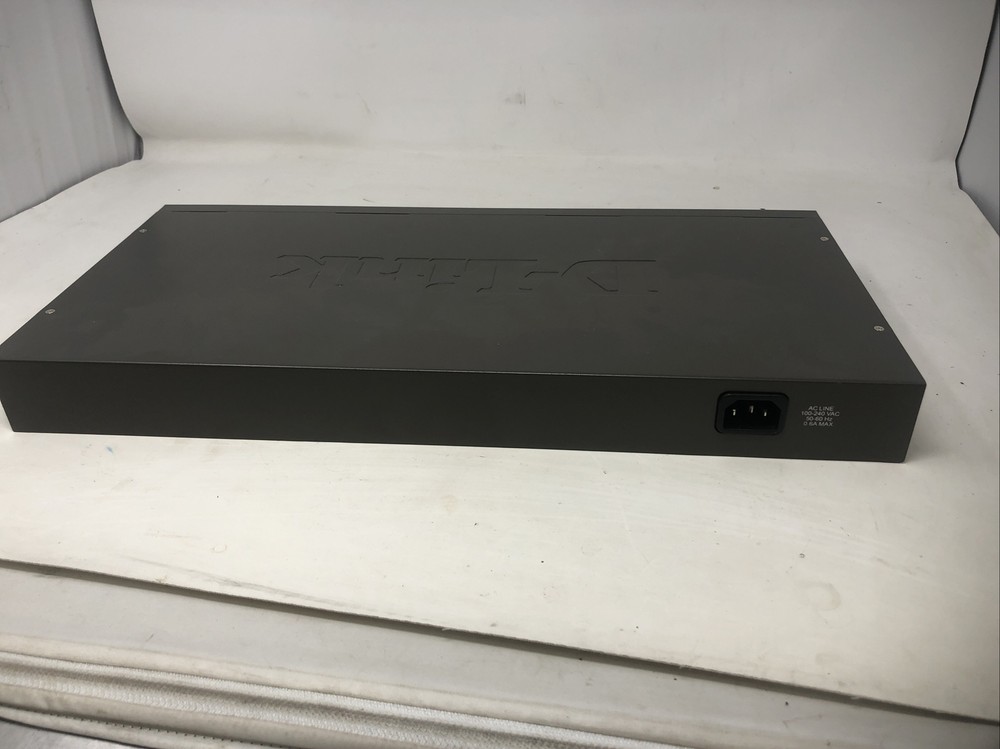 D-LINK FAST ETHERNET SWITCH 10/100- 24 PORT DSS-24+ - PREOWNED