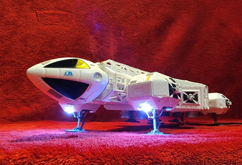 Space: 1999  Eagle 2 Lit Model With Complete Lab Interior, SOUND EFFECTS!!!!!!!!