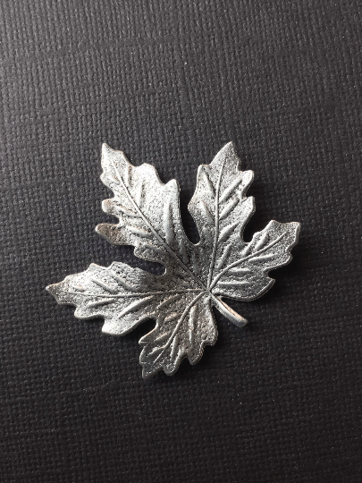 33024 - Victorian XL Maple Leaf Brass Finding Matte Silver Oxidized