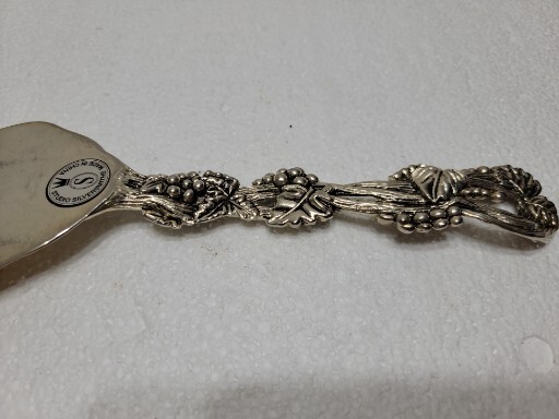 Serving Cake Knife Silverplated Grape Motif Studio Silversmiths(23)