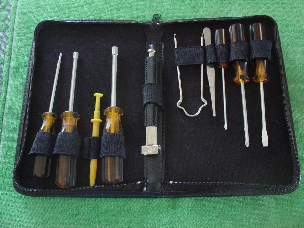 DATA-TECH INSTITUTE COMPUTER SERVICE TOOL KIT 10 PIECES IN ORIGINAL CASE