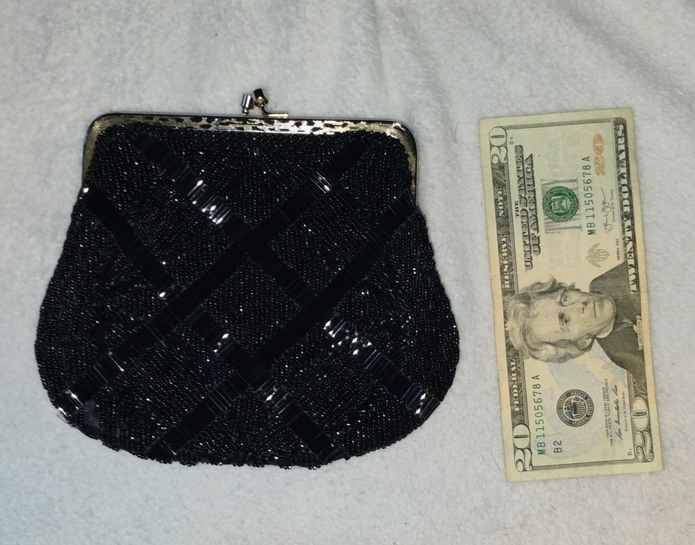 Vintage Beaded Purse! Sleek, Classy Pattern. Great Condition!