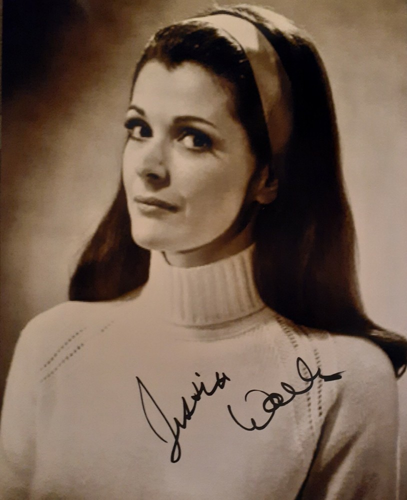 Jessica Walter signed 8x10