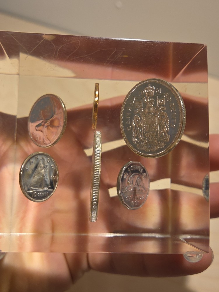 Display Cube With 1961 Dollar, Half Dollar, Quarter, Dime And Cent Canada, Ms...