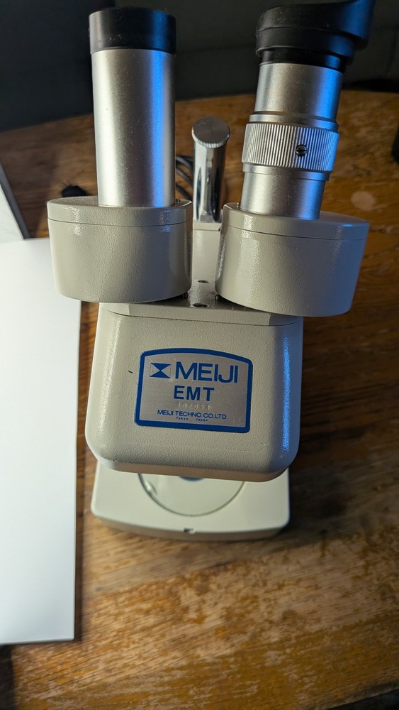 Meiji Techno EMT-2- 2 dual-power Stereo Microscope