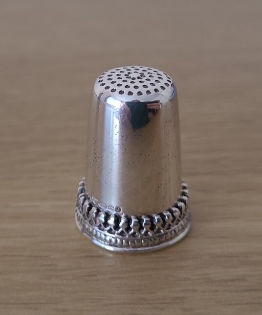Vintage 6.2g SOLID SILVER Hallmarked ARI D NORMAN Thimble 1973