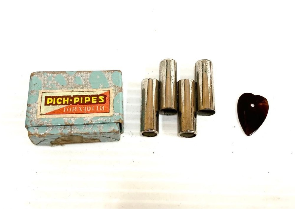 SUZUKI Mandolin 201 Hard case/Pitch pipe/With pick
