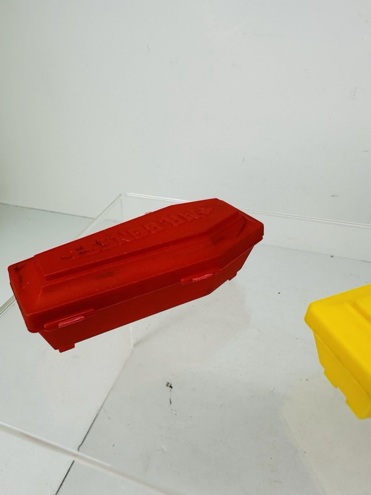 Vintage FLEER MR BONES Empty Yellow Coffin Casket Mummy Plastic Candy Container