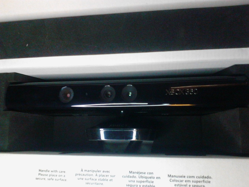 XBOX 360 Kinect sensor w/ box, game & calibration card